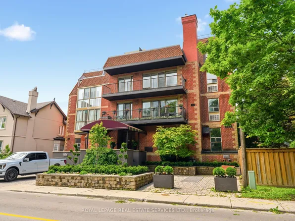 162 Reynolds St #301, Oakville, ON L6J 3K9