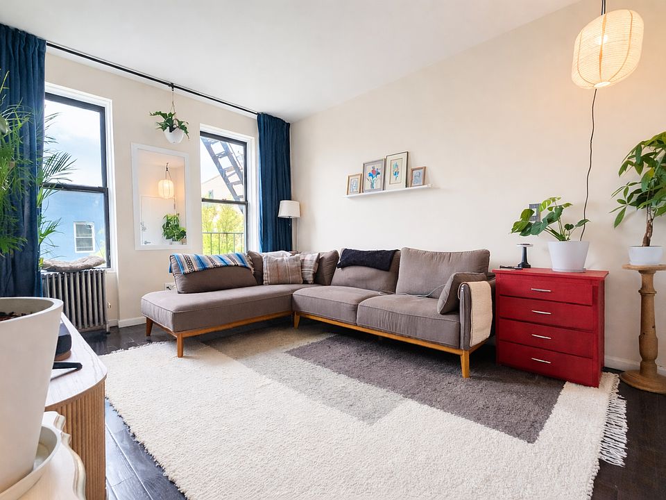 1st image of 278 Humboldt St APT 3r