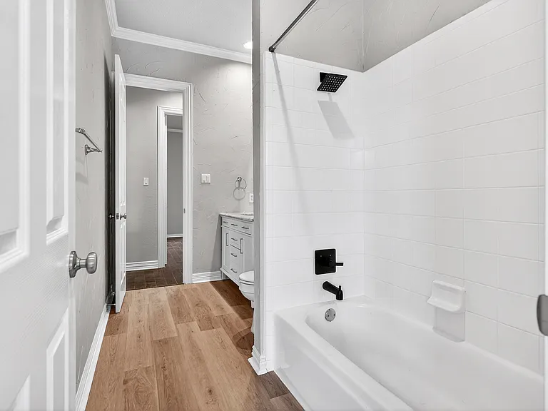 1210 Forest Hills Dr — Photo 24