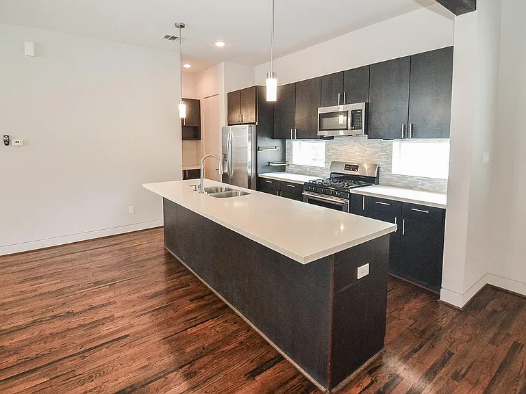 4708 Crawford St — Photo 9