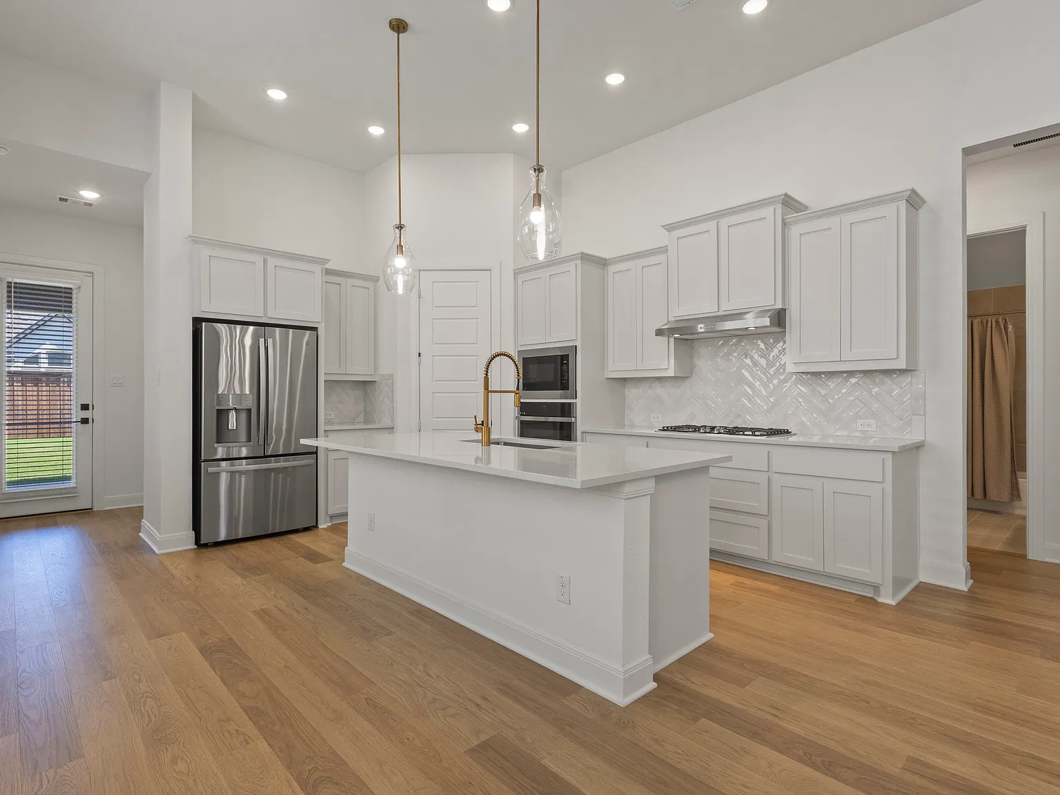 3 bed, 1858 sqft, $2,595 — Photo 2