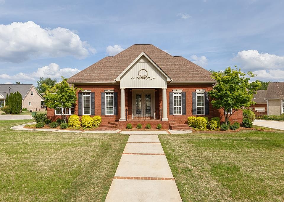 1st image of 402 Laurel Oak Dr