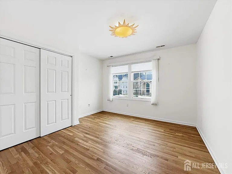 37 Jersey Ave — Photo 18