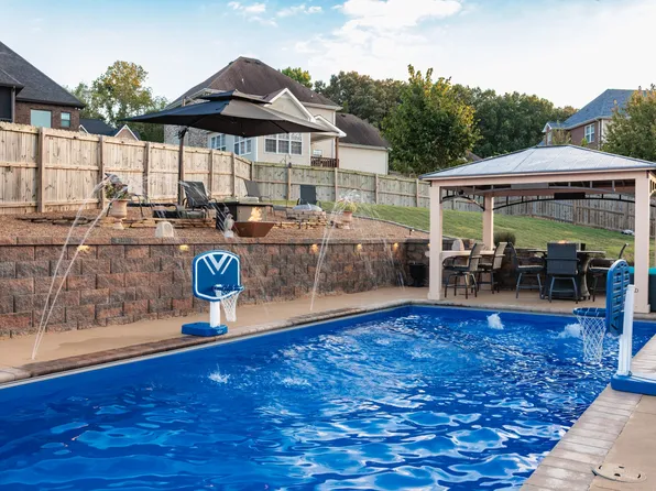 935 Spring Terrace Ct, Clarksville, TN 37040