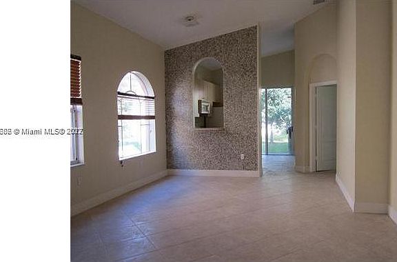 4th image of 982 NE 37th Pl #0