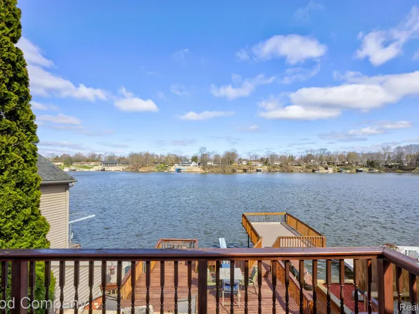 123 Potter Dr, Belleville, MI 48111