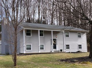 110 White Birch Ln, Dallas, PA 18612