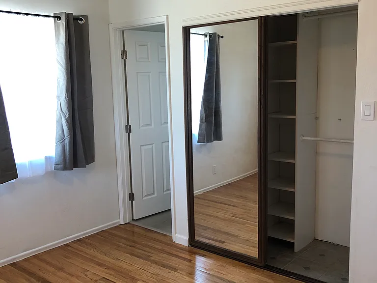 5653 Harold Way — Photo 8