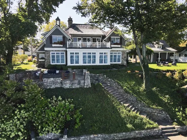 10712 N South Shore Dr, Syracuse, IN 46567