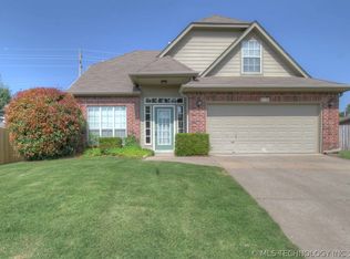 5120 Redbud Pl, Sand Springs, OK 74063