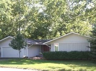 5467 Woodbridge Ln, Dayton, OH 45429