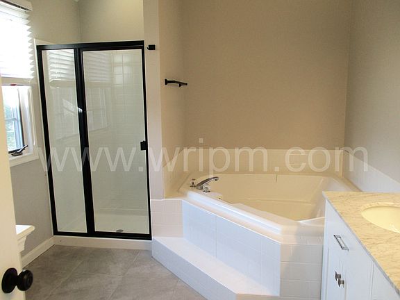 5th image of 7 Hastings Dr