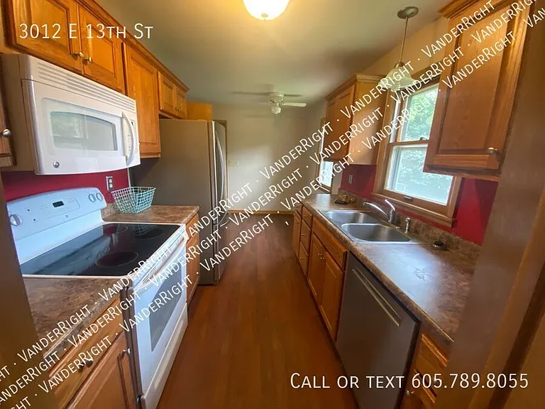 3012 E 13th St — Photo 3
