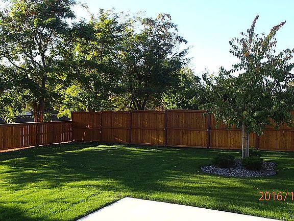 Huge Patio & Quiet Backyard
