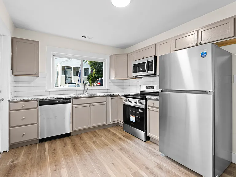 1444 Irving St — Photo 4