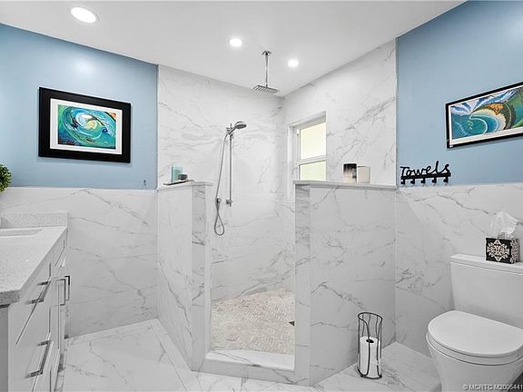 3rd image of 803 NW Spruce Ridge Dr