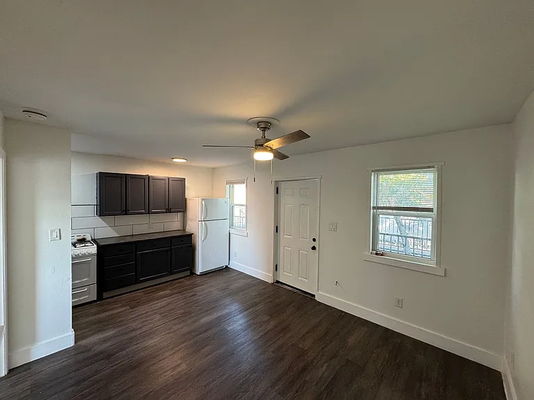 110 Gennaro Pl — Photo 3