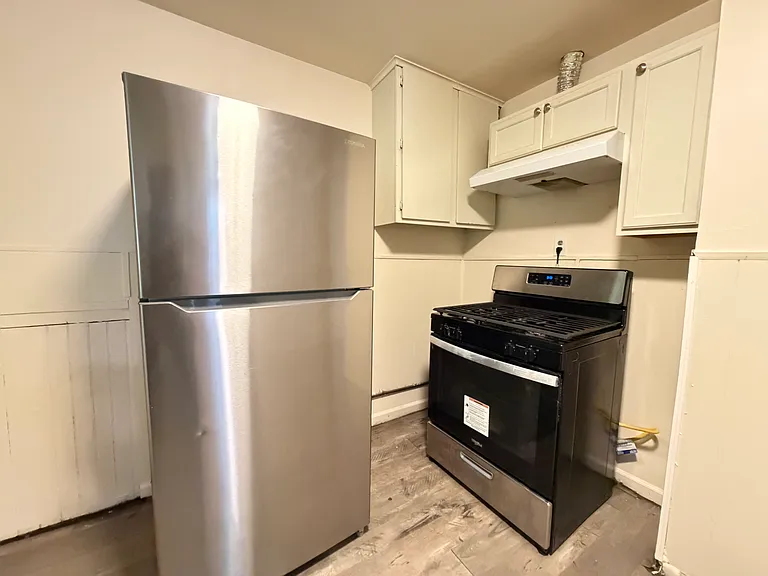 67 Barton St #2 — Photo 16