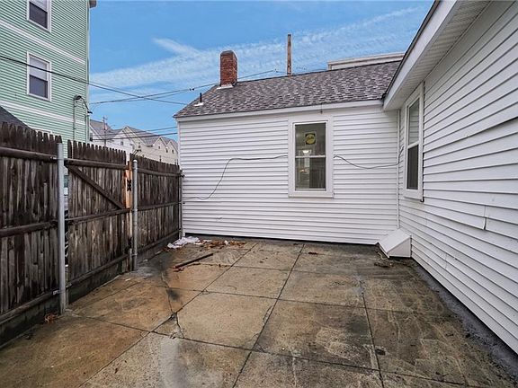 4th image of 752 Social St