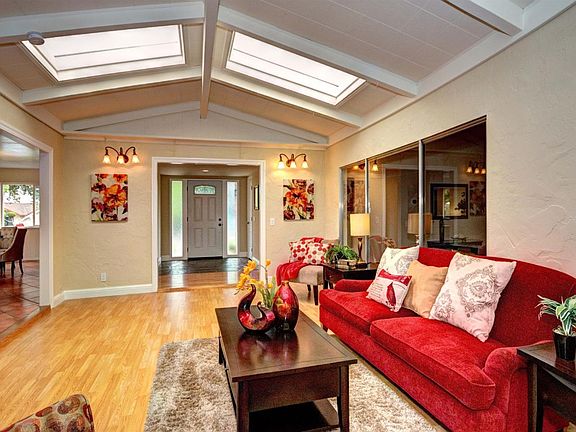 3rd image of 1047 Colony Hills Ln