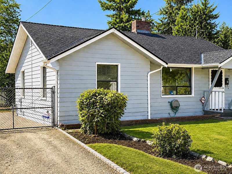 2nd image of 3301 SE 5th Street