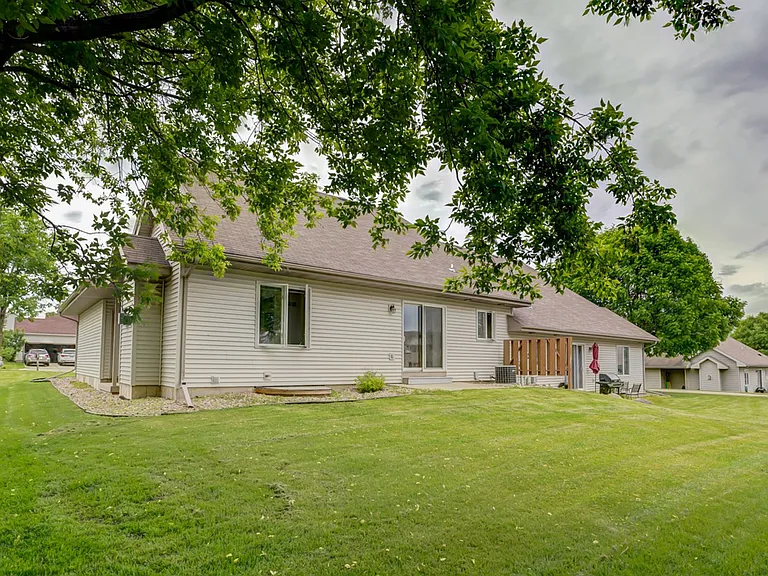 865-867 Harper Dr — Photo 4