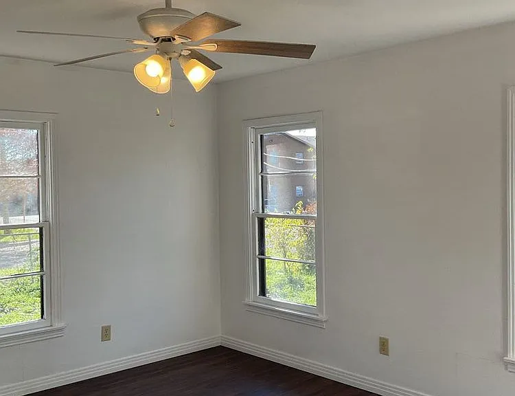 1501 N Park St — Photo 8