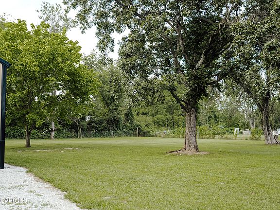 5th image of 941 Pinetree Rd