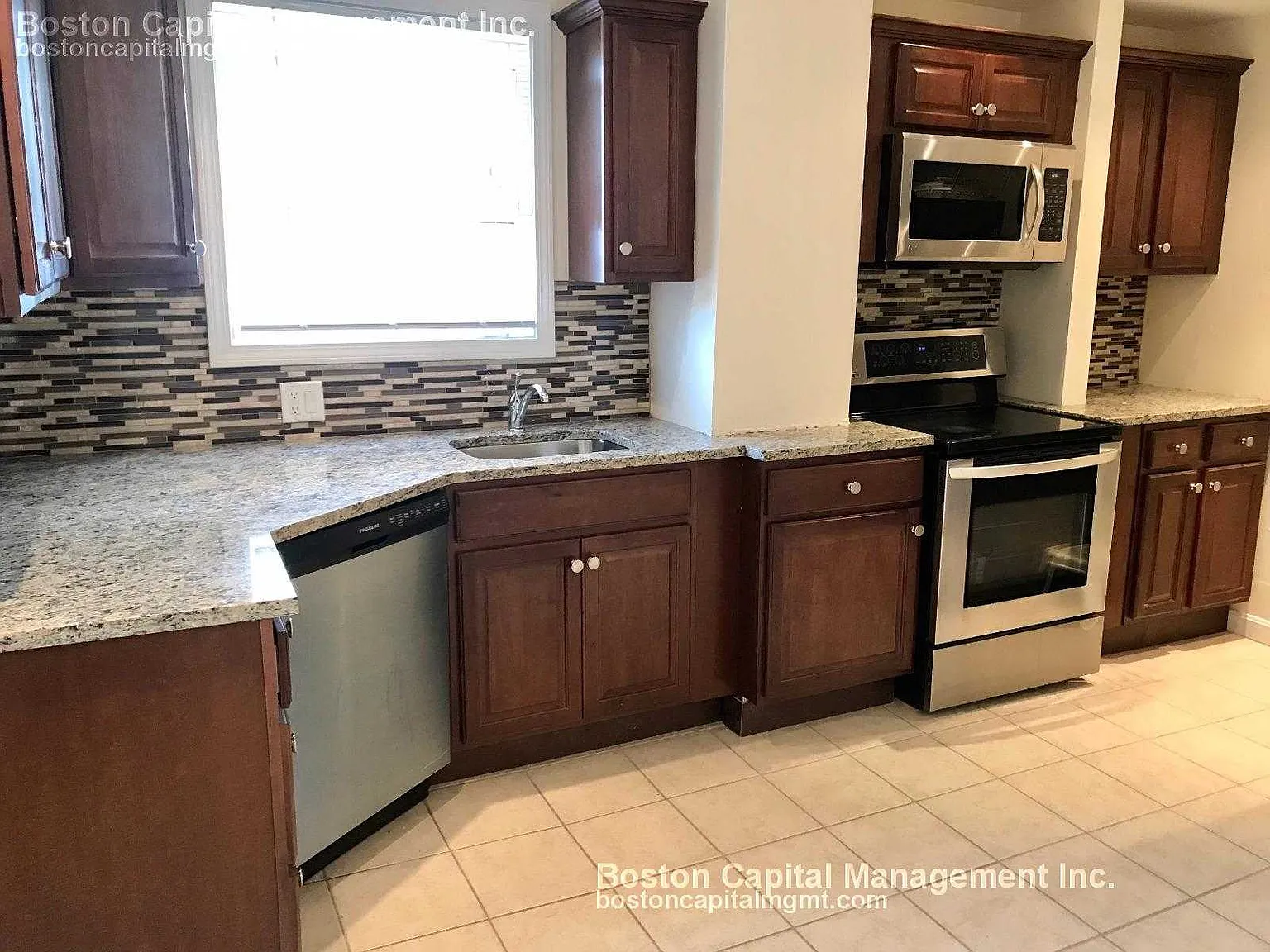 3 bed, $2,595 — Photo 2