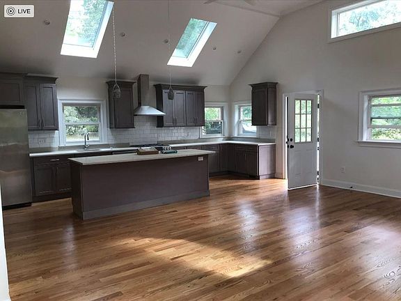 3rd image of 36 Hillcrest Ave