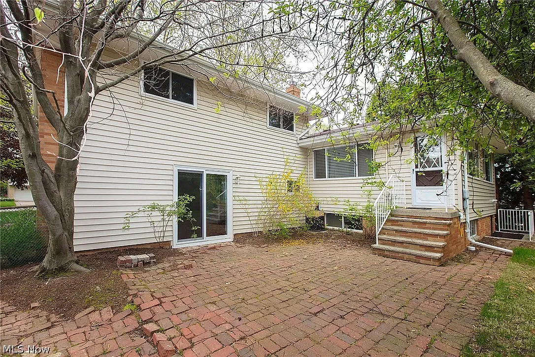 5 bed, 3038 sqft, $2,850 — Photo 4