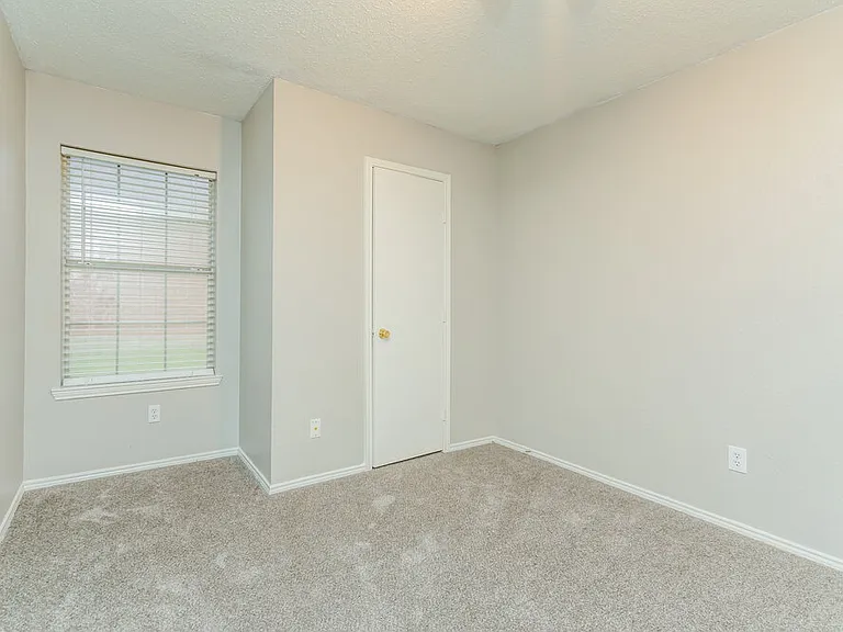813 Edgehill Rd — Photo 15