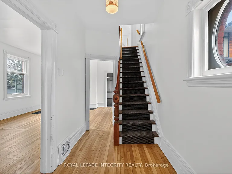 56 Grosvenor Ave — Photo 6
