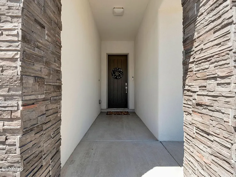 1953 Villa Napoli Loop W — Photo 12