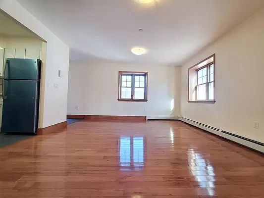 4th image of 2115 Kimball St #1R