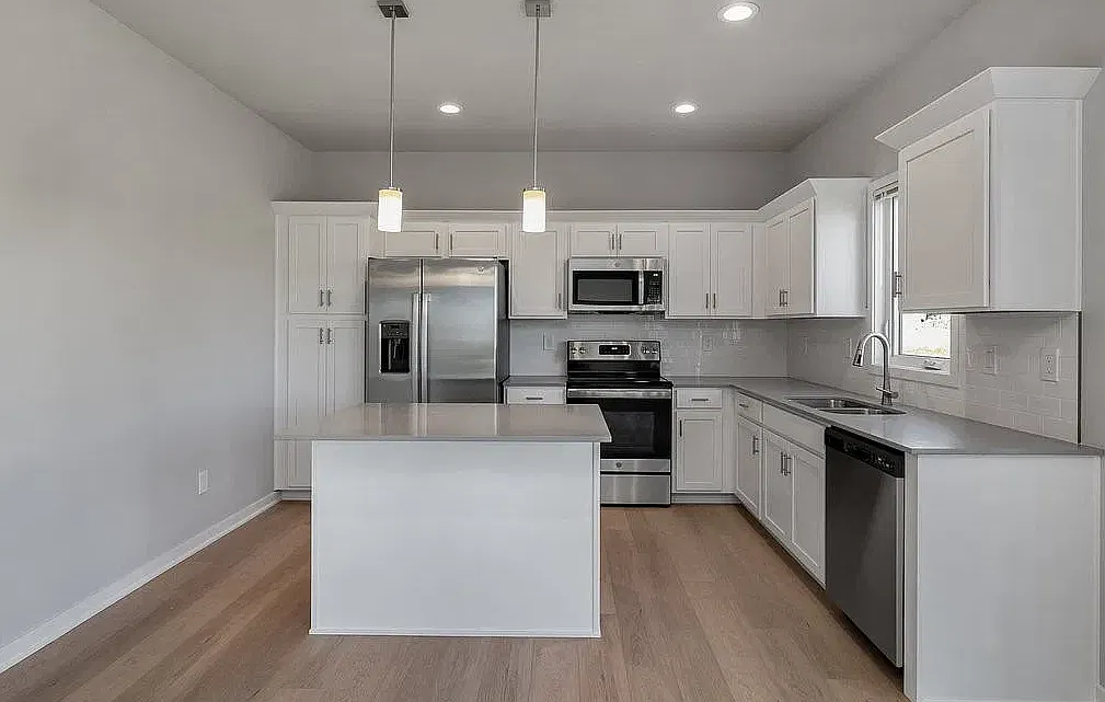 3 bed, 2.5 bath, 1529 sqft, $2,295 — Photo 2