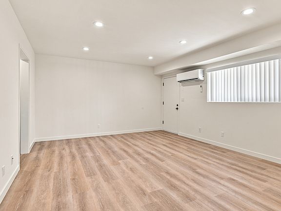 3rd image of 212 S Jackson St APT 2