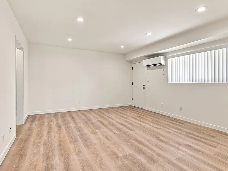 212 S Jackson St #3 — Photo 10
