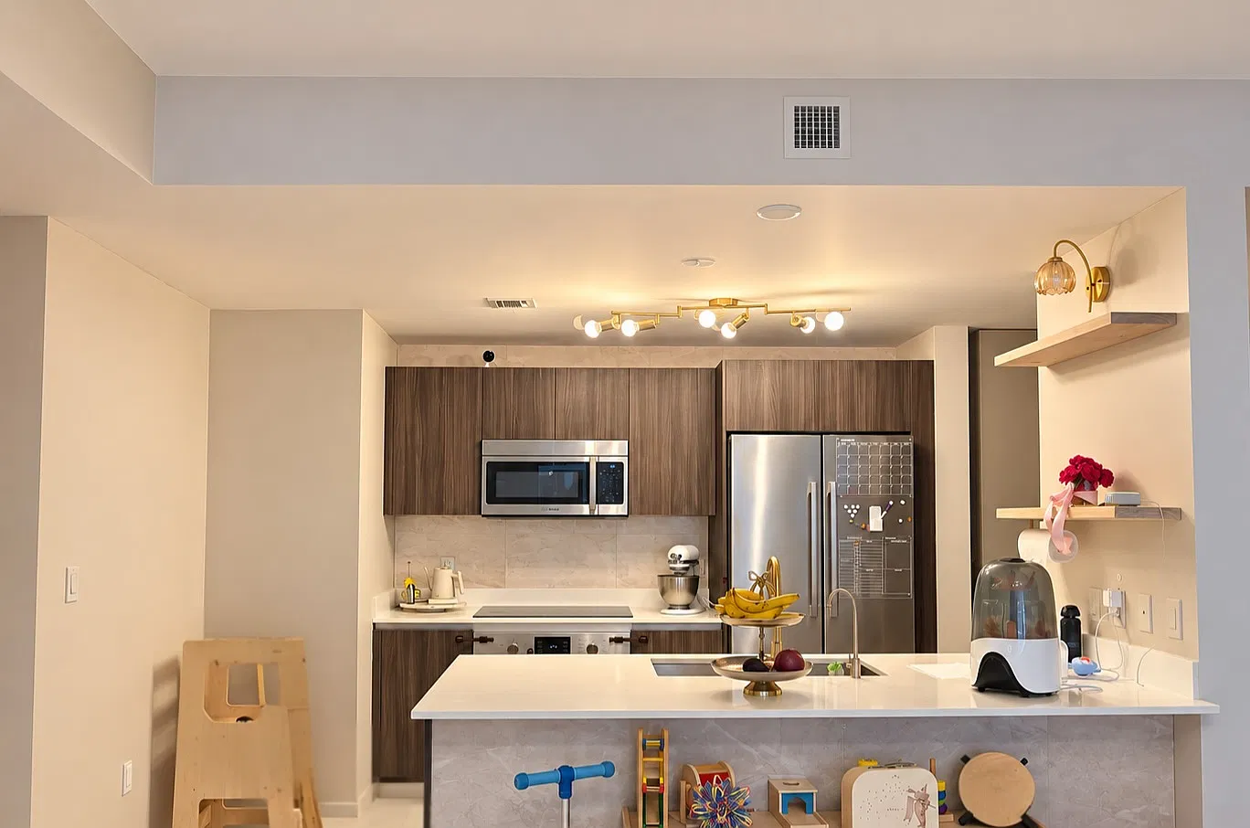 3 bed, 1257 sqft, $6,500 — Photo 3