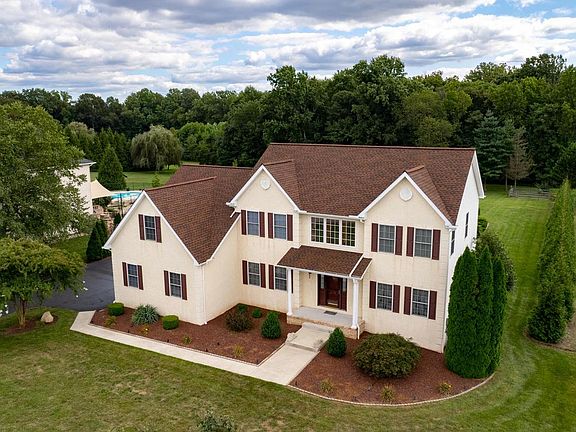 2nd image of 415 Skyview Dr