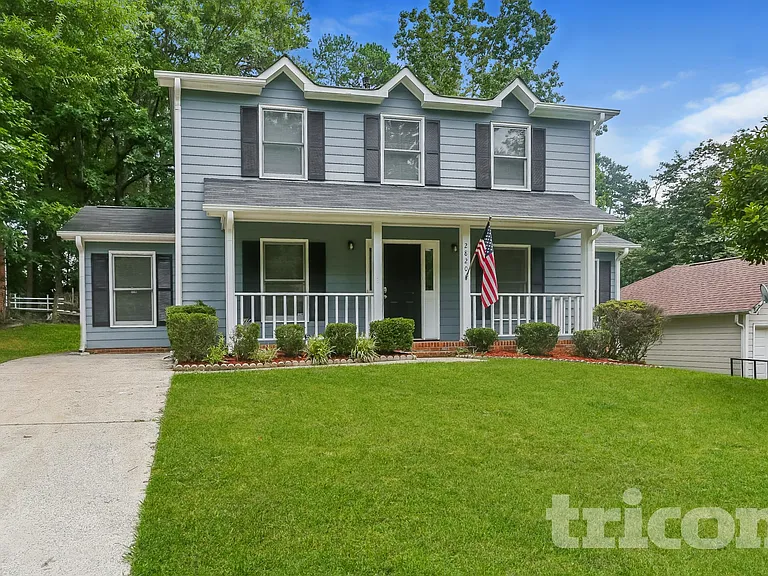 2820 Royal Ridge Ln — Photo 1
