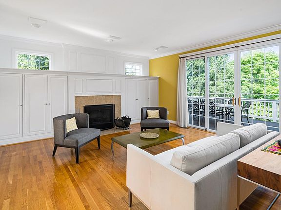 3rd image of 748 Bigben Ln