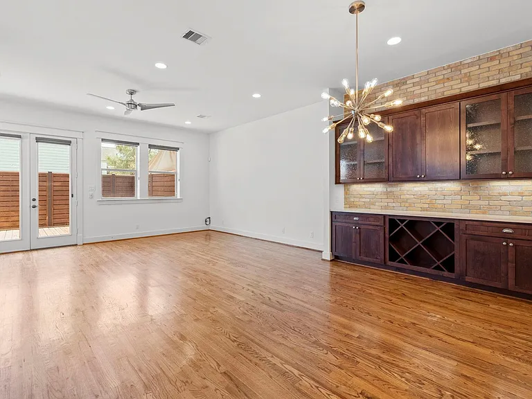 4503 Floyd St — Photo 10