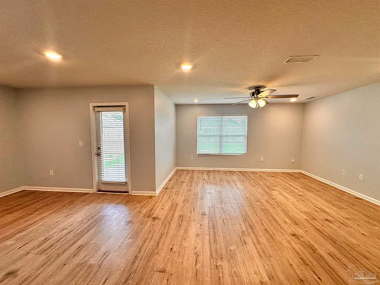 1040 Lovebird Ct — Photo 7
