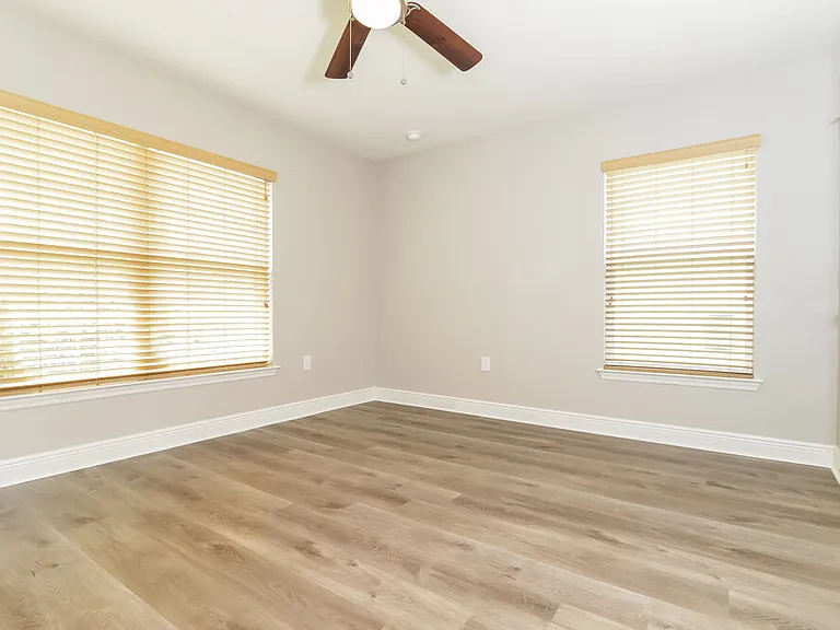 905 Chestnut Dr — Photo 13