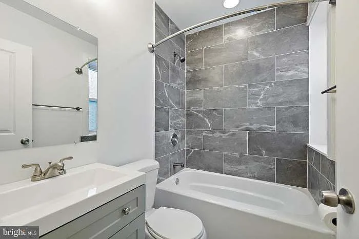 2225 S Rosewood St — Photo 11