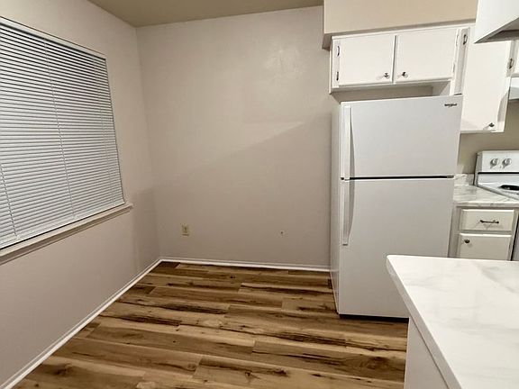 2nd image of 705 W Calle Sur St
