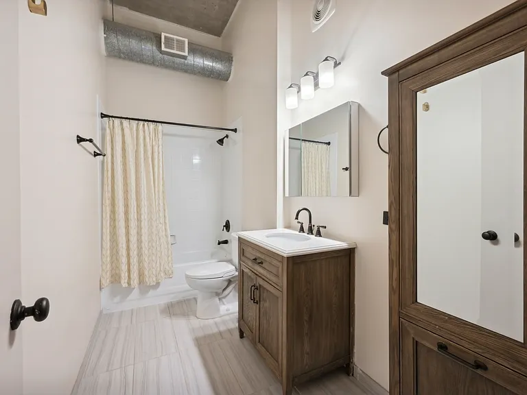 843 W Adams St #407 — Photo 8