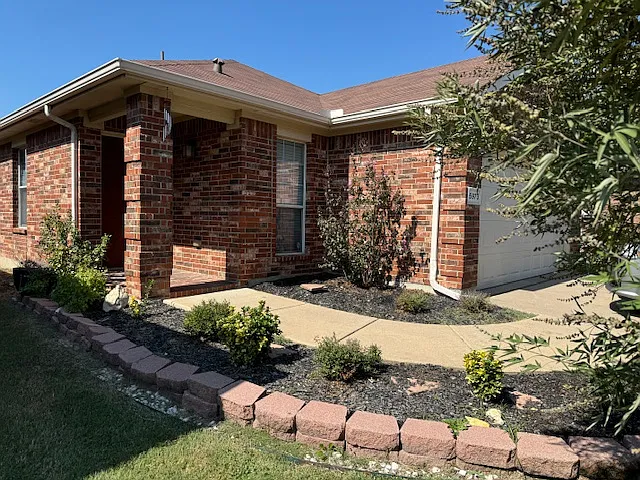 3 bed, 1393 sqft, $1,800 — Photo 2