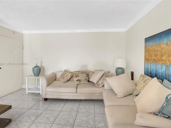 496 NW 165th Street Rd APT D616, Miami, FL 33169